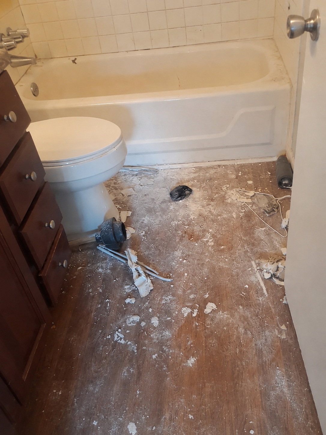 Before cleaning: dusty bathroom floor